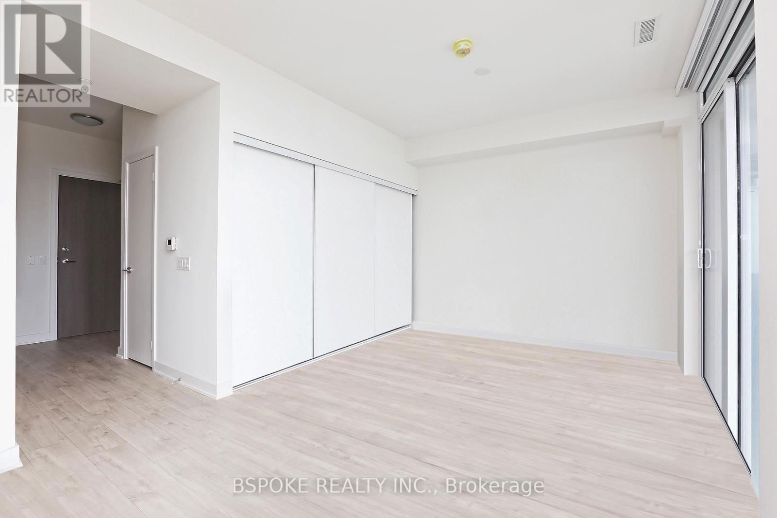 1510W - 27 BATHURST STREET Image 4