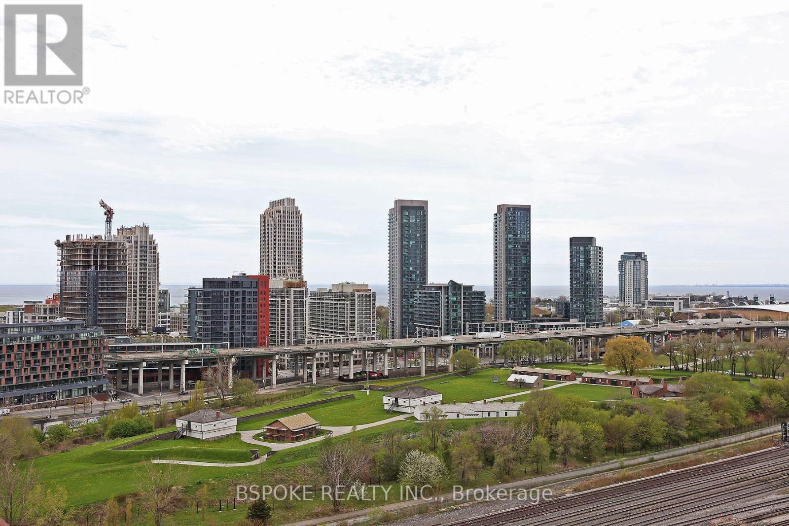 1510W - 27 BATHURST STREET Image 9