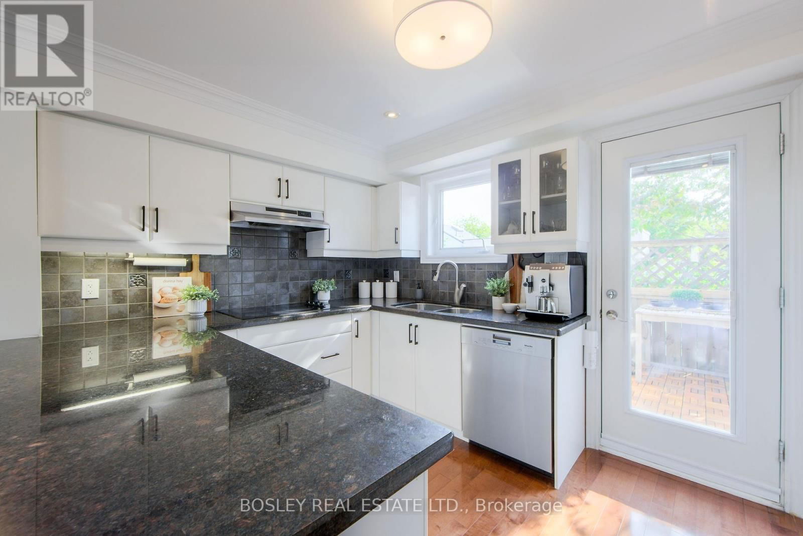 188 MCCAUL STREET Image 12