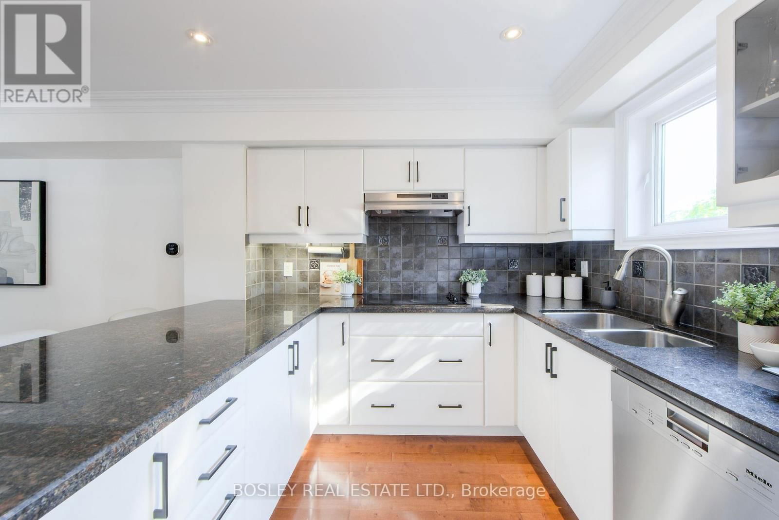 188 MCCAUL STREET Image 13