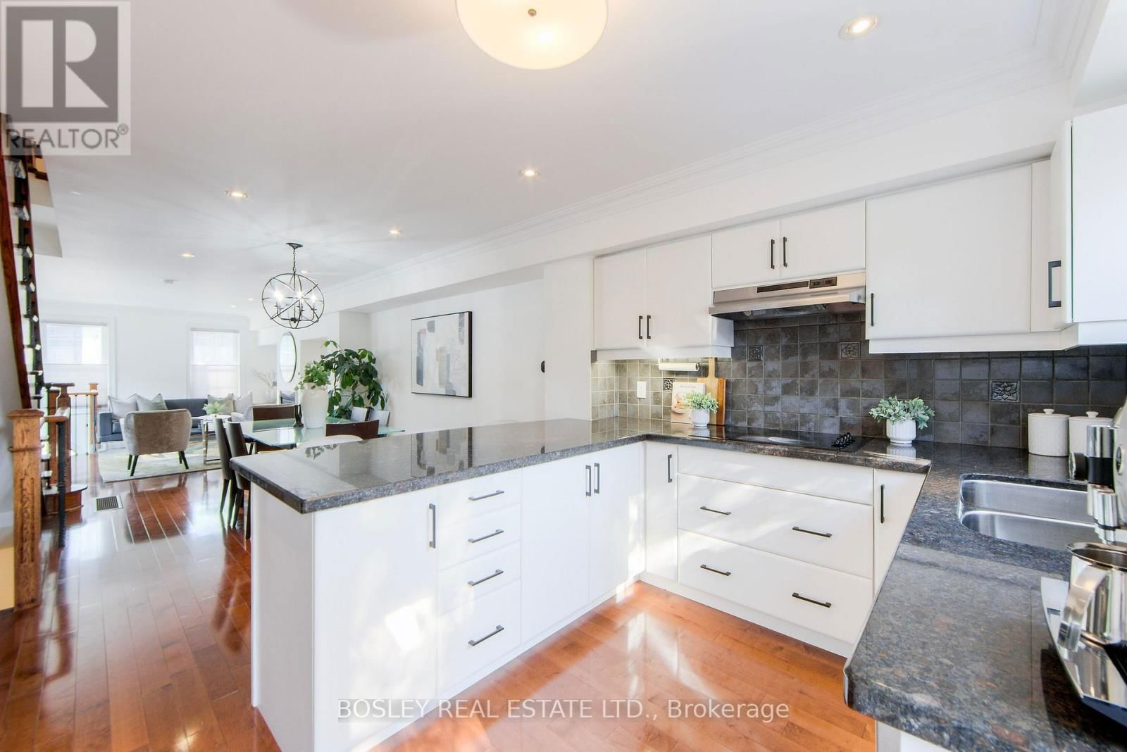 188 MCCAUL STREET Image 15