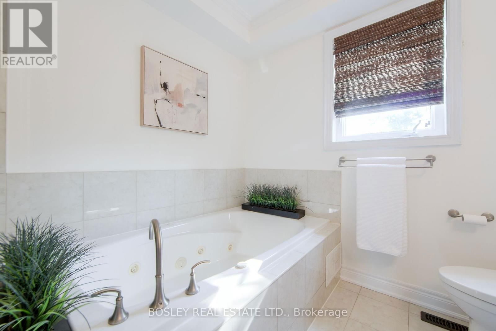 188 MCCAUL STREET Image 24
