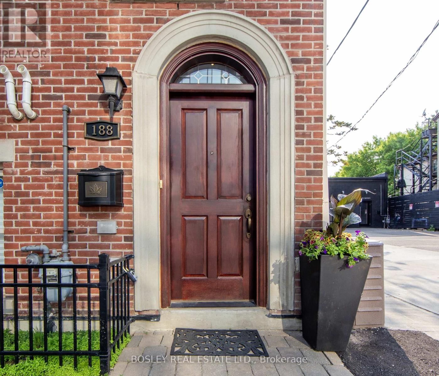 188 MCCAUL STREET Image 40