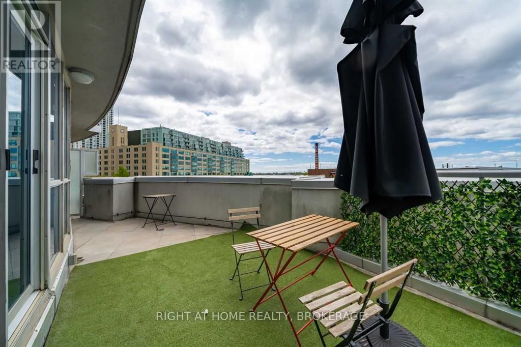 407 - 218 QUEENS QUAY WEST Image 11