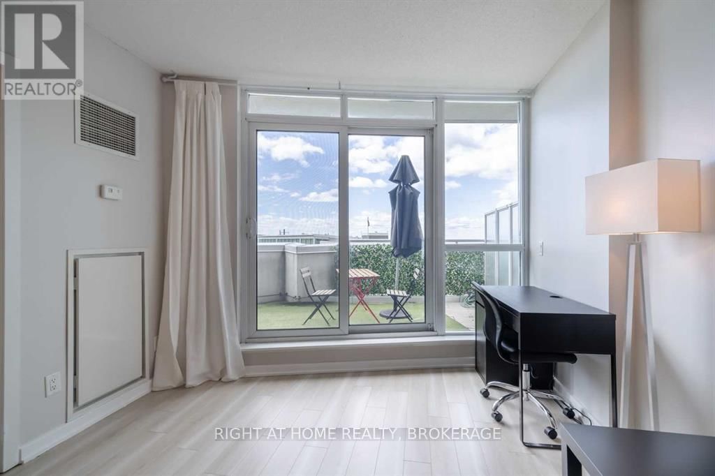 407 - 218 QUEENS QUAY WEST Image 4