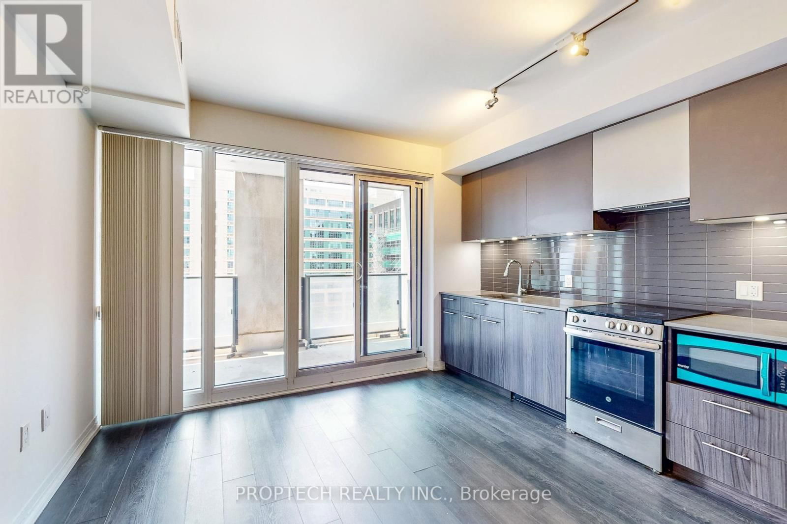 734 - 251 JARVIS STREET Image 11