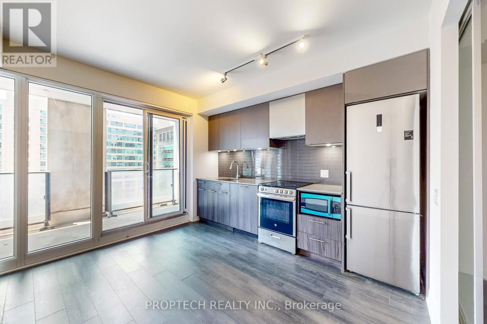 734 - 251 JARVIS STREET Image 9