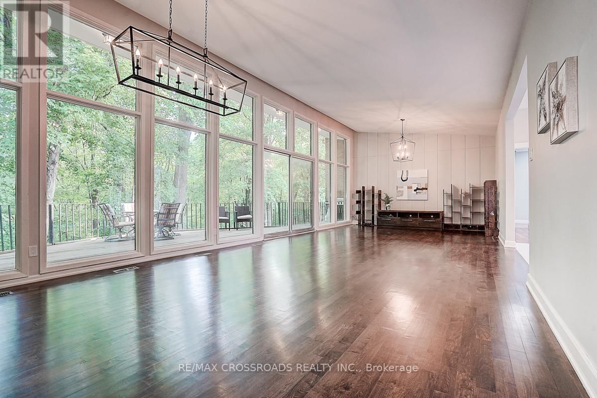 53 FOREST GROVE DRIVE Image 12