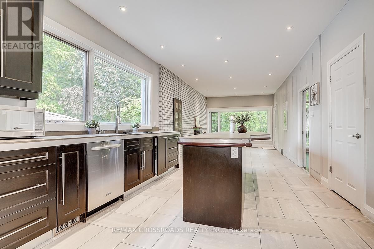 53 FOREST GROVE DRIVE Image 16