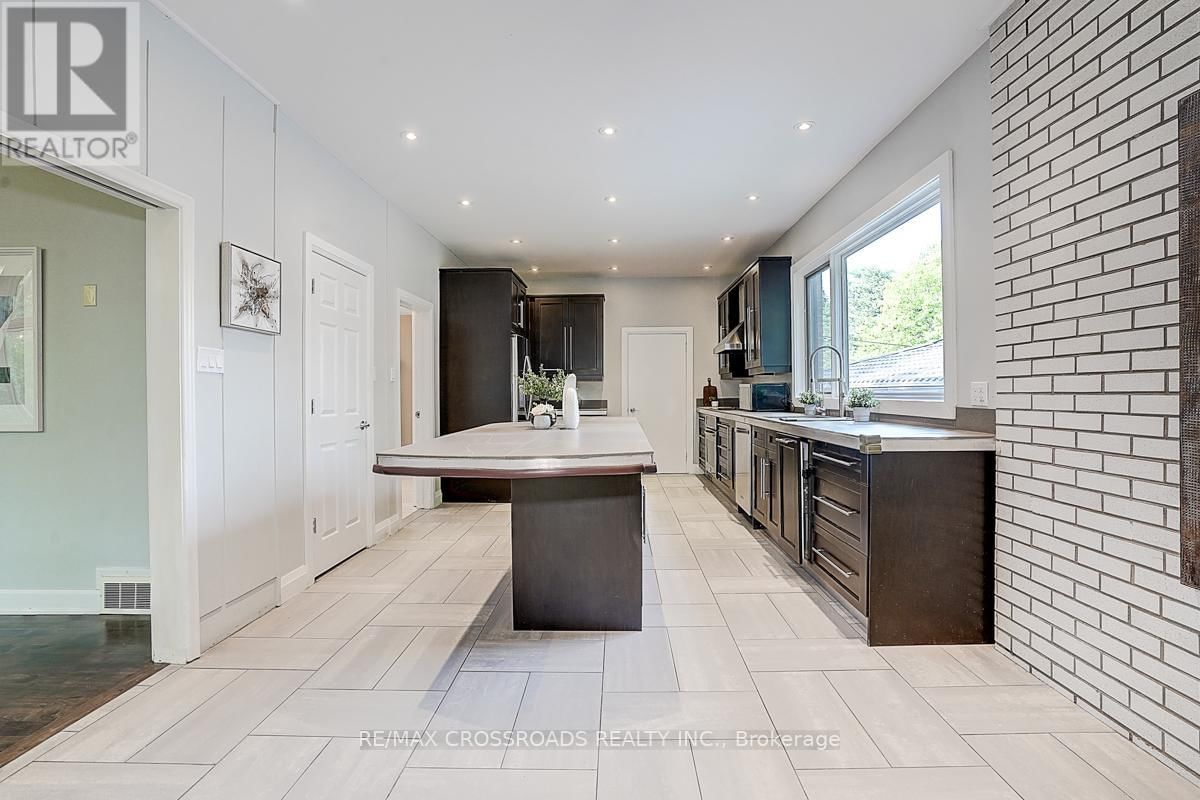 53 FOREST GROVE DRIVE Image 18