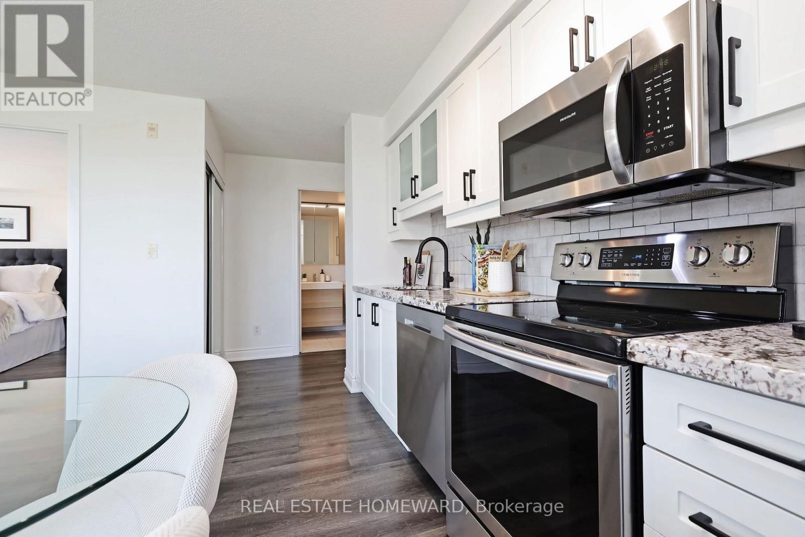 #608 - 120 DALLIMORE CIRCLE Image 11