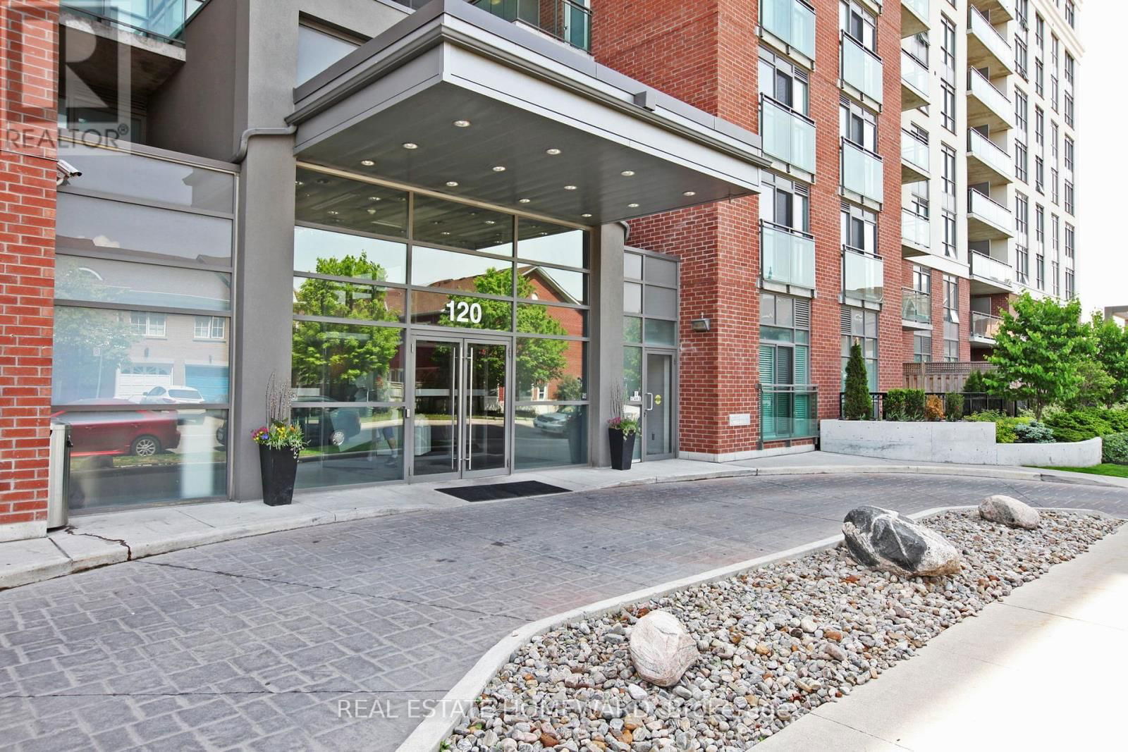 #608 - 120 DALLIMORE CIRCLE Image 2