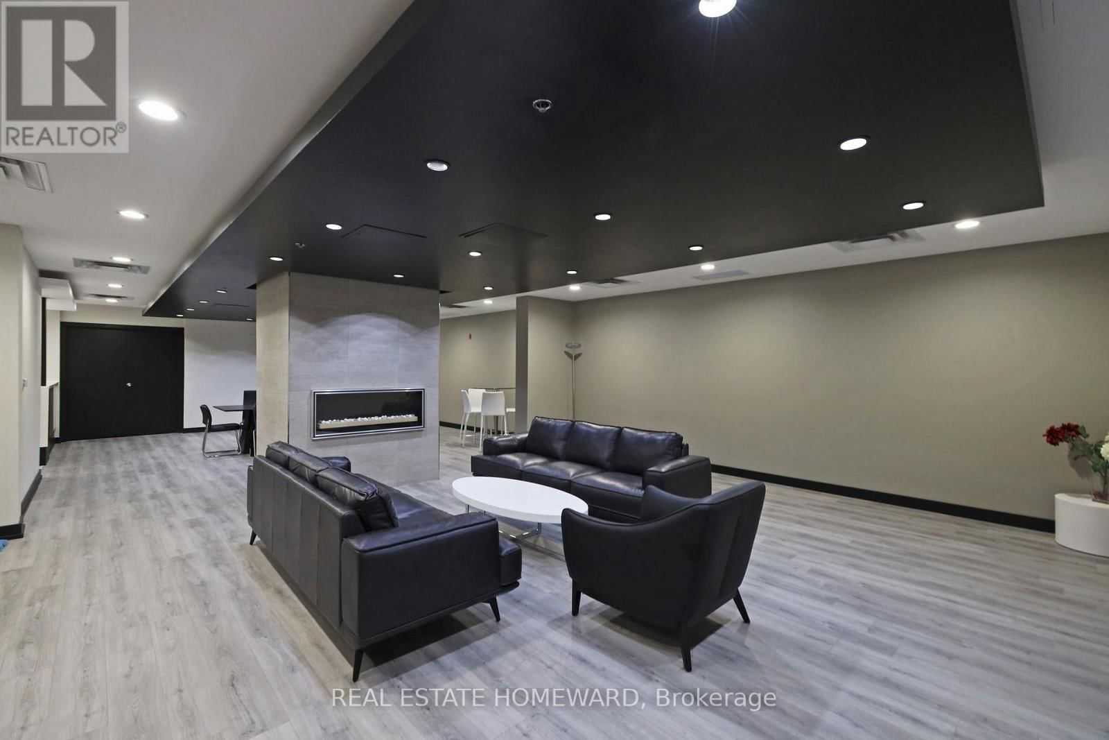 #608 - 120 DALLIMORE CIRCLE Image 35