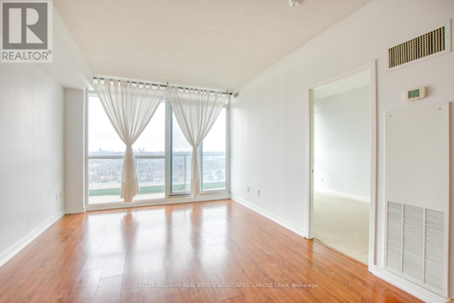 2815 - 29 SINGER COURT Image 11