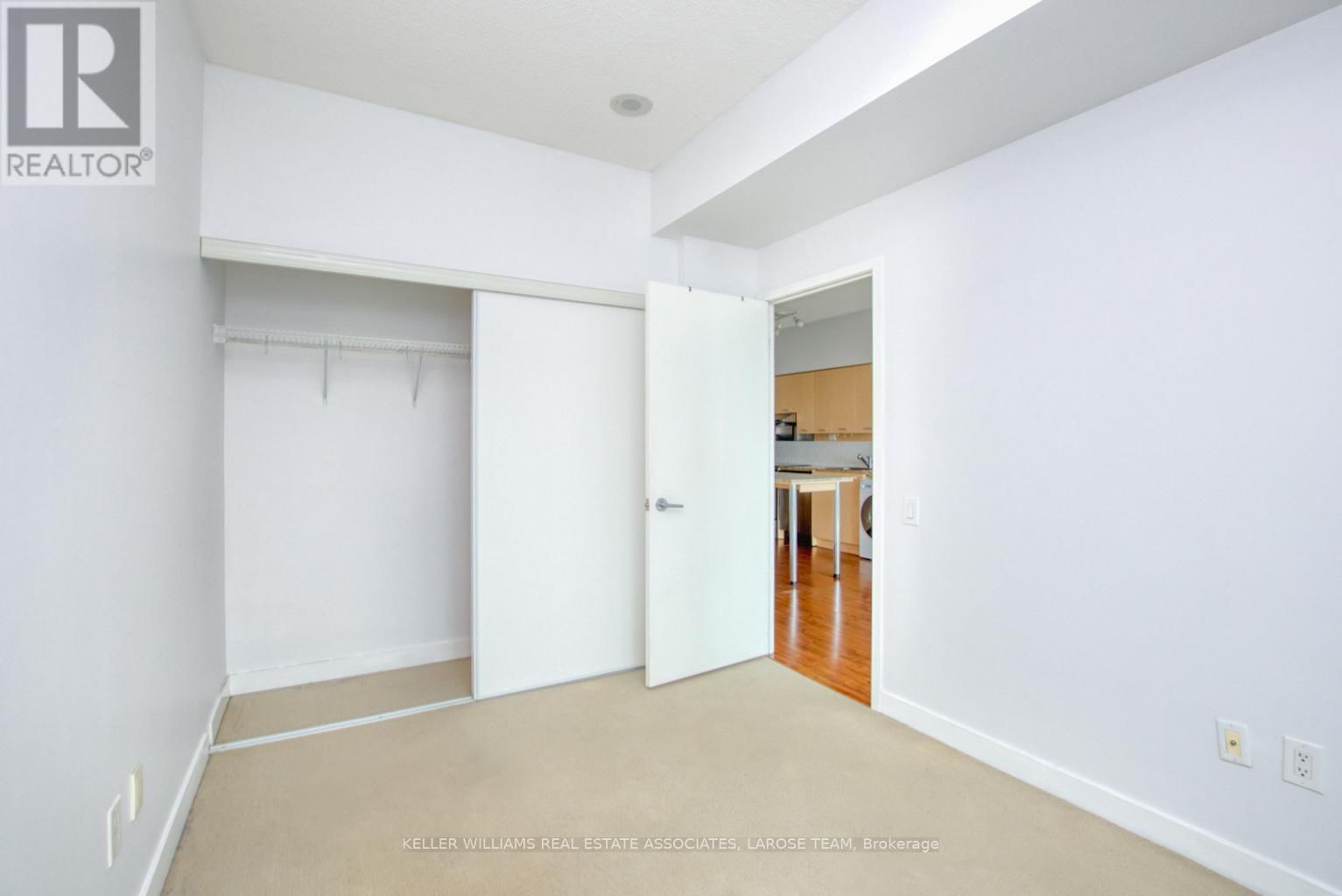 2815 - 29 SINGER COURT Image 13