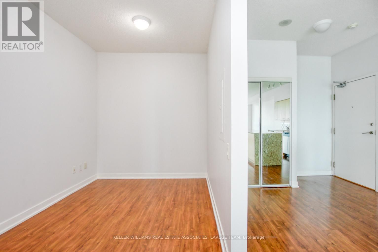 2815 - 29 SINGER COURT Image 14