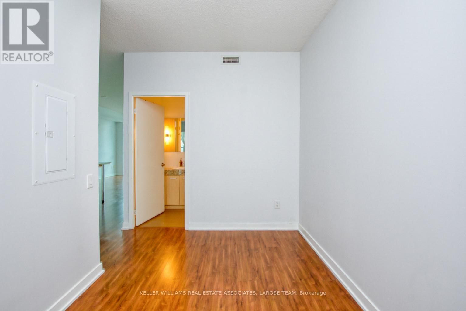 2815 - 29 SINGER COURT Image 15