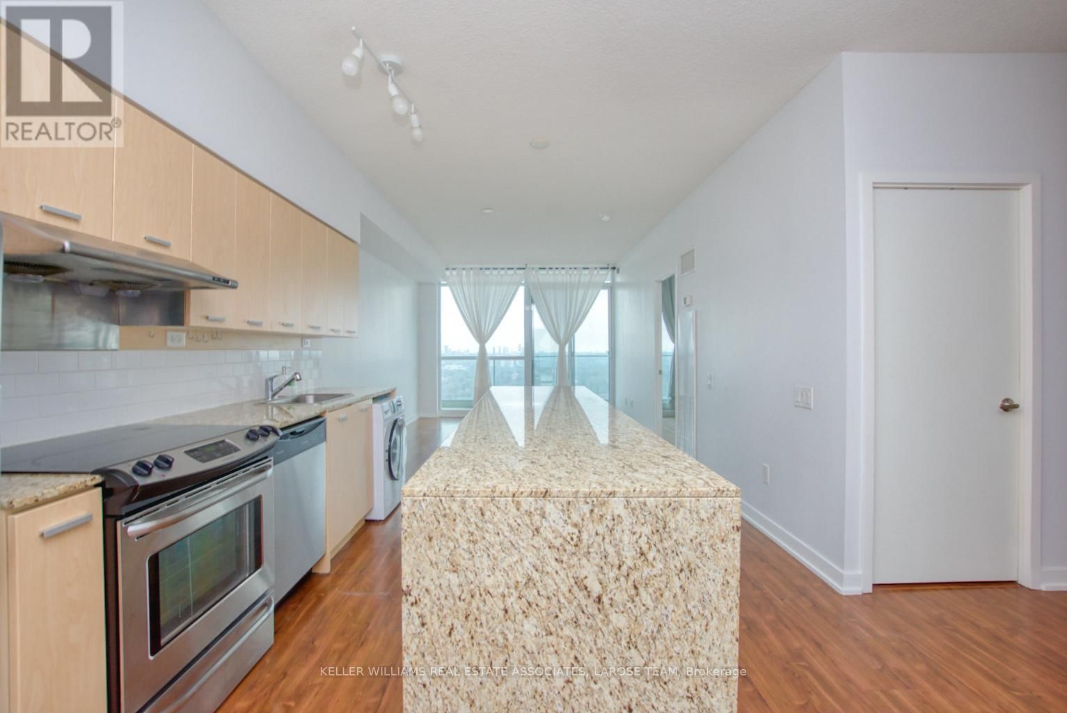 2815 - 29 SINGER COURT Image 5