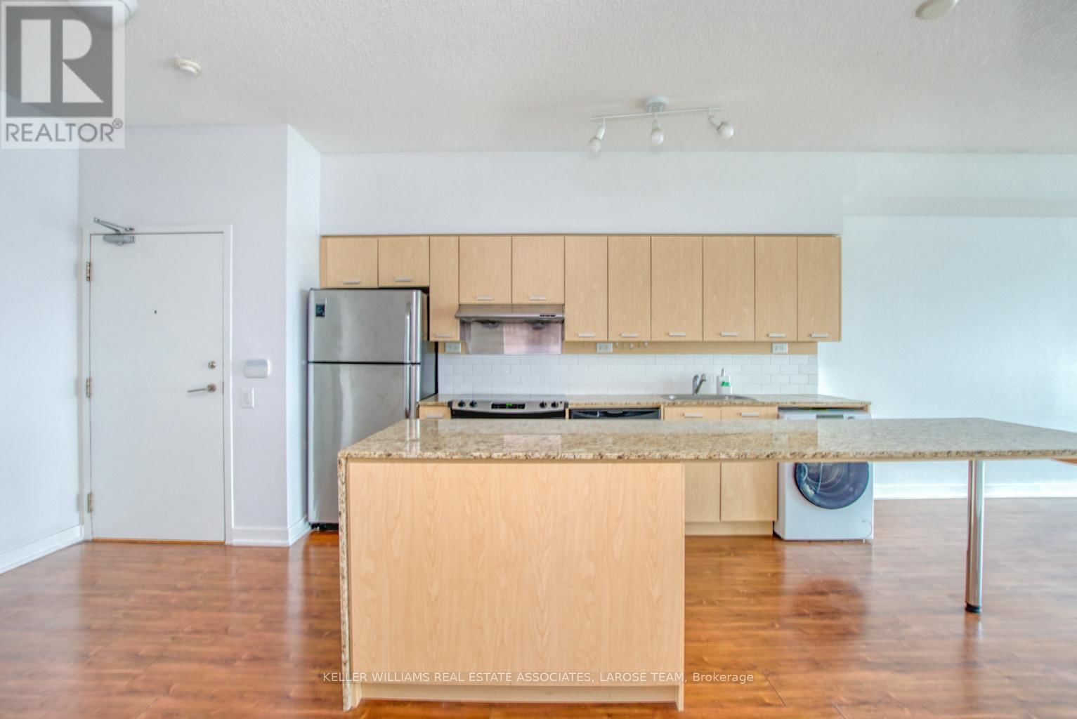 2815 - 29 SINGER COURT Image 6