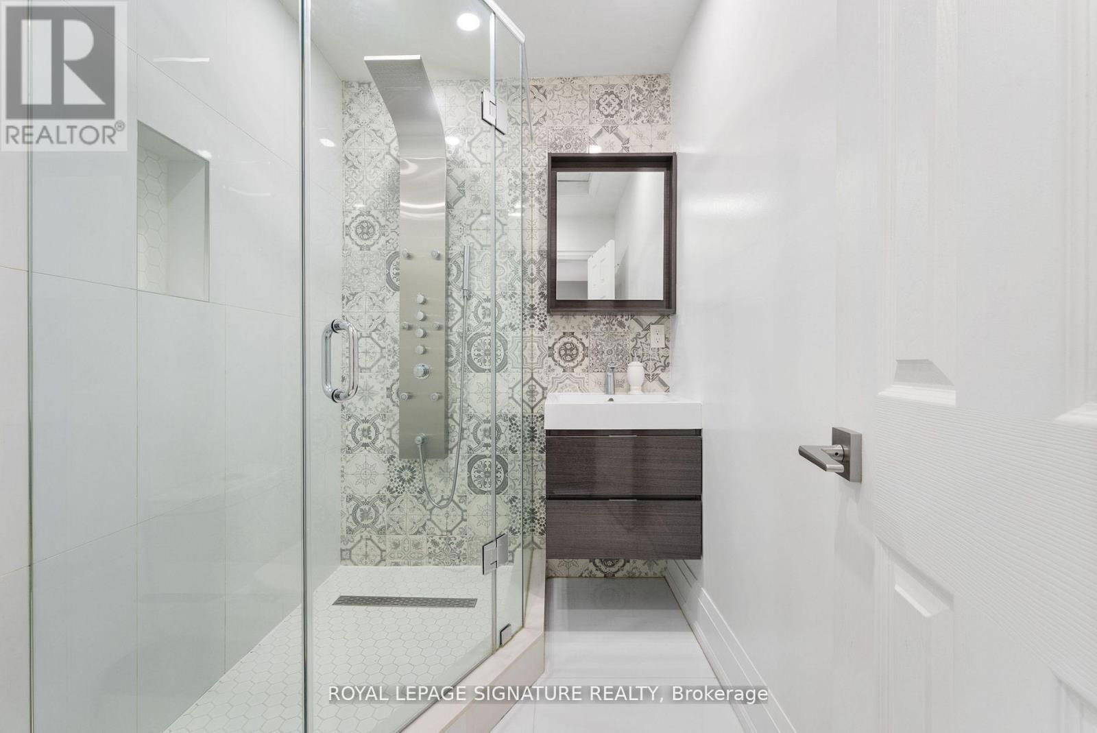 40 SOUTHVALE DRIVE Image 16