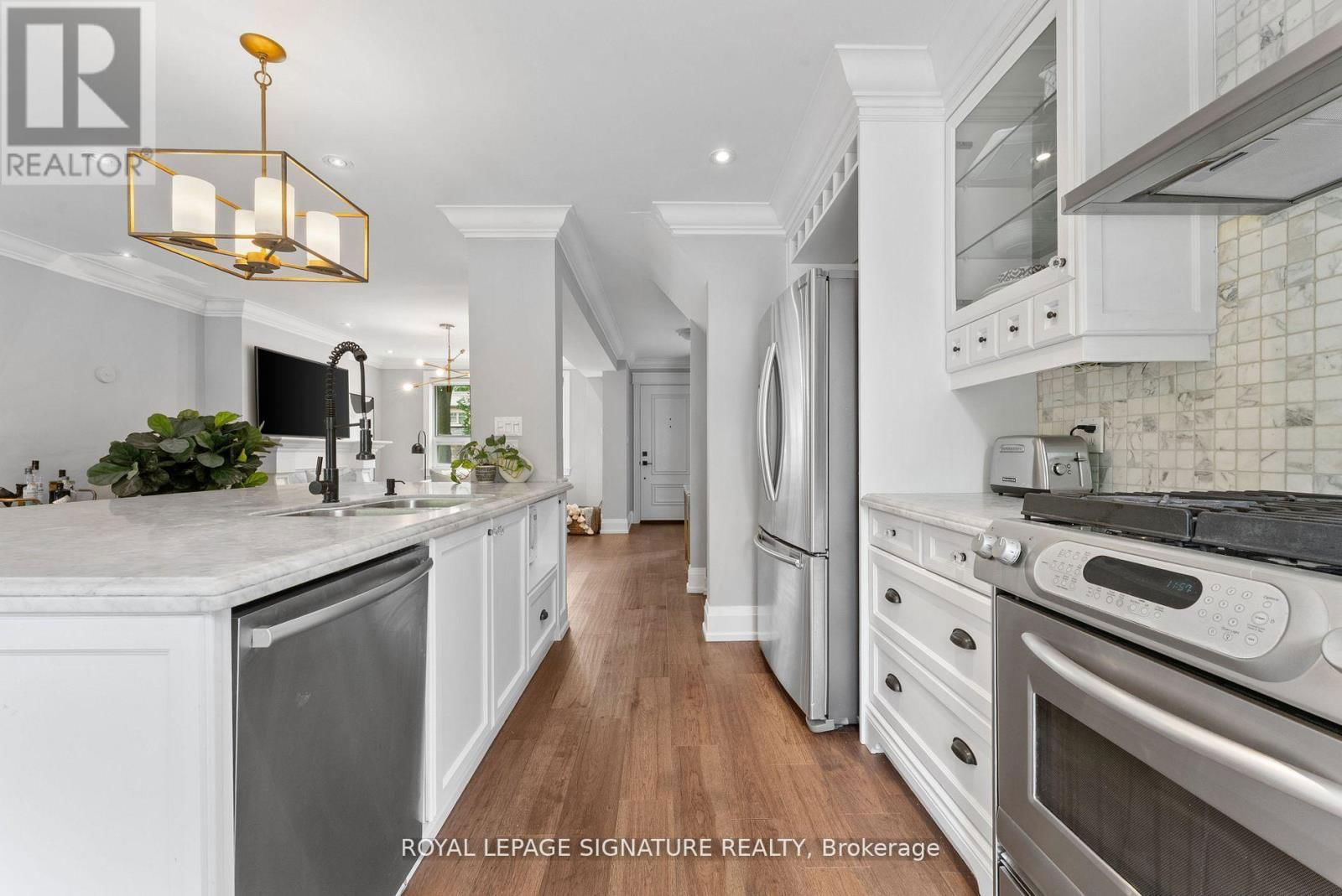 40 SOUTHVALE DRIVE Image 9