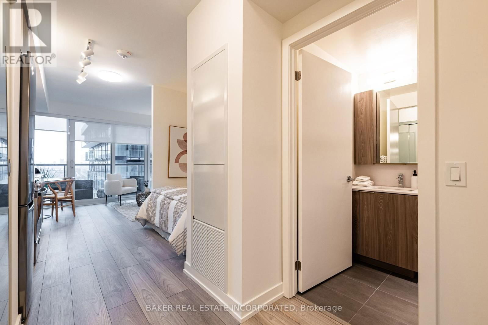 512 - 223 REDPATH AVENUE Image 3