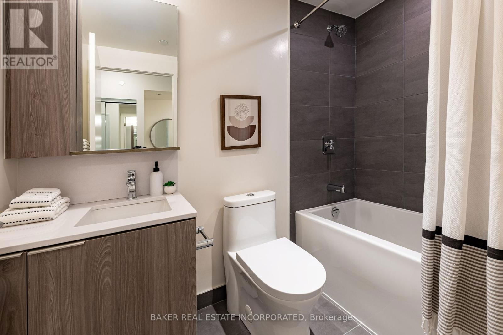 512 - 223 REDPATH AVENUE Image 4