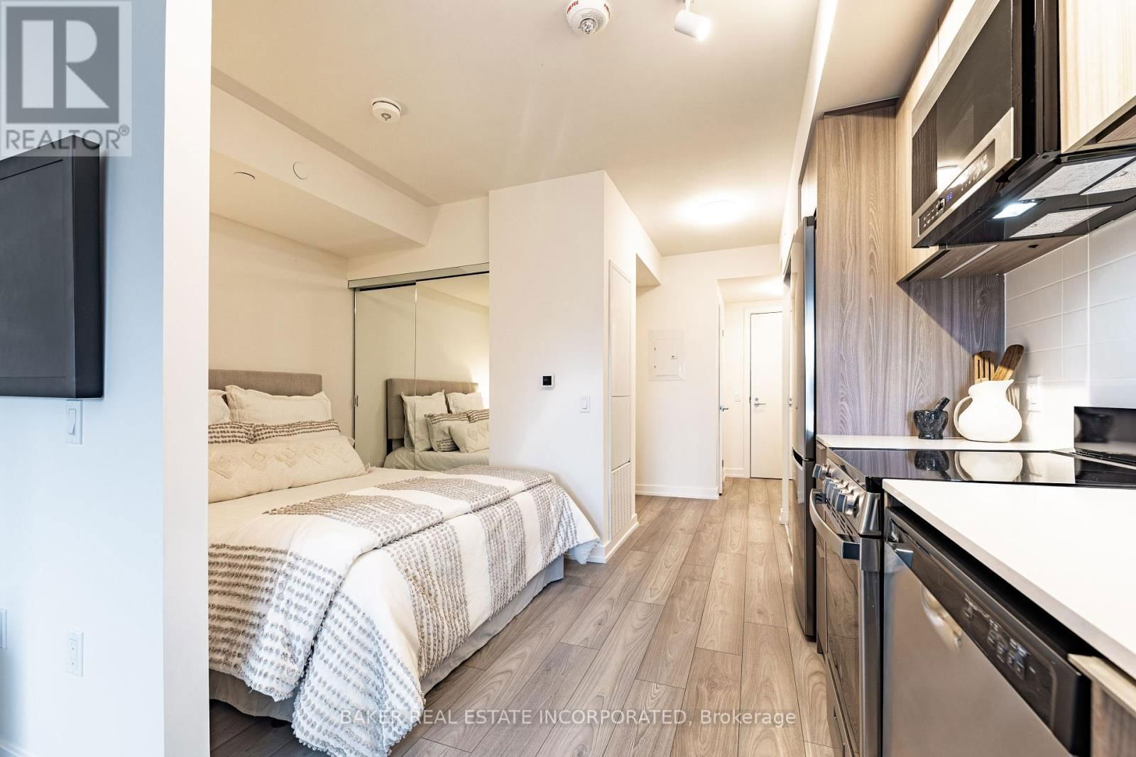 512 - 223 REDPATH AVENUE Image 6