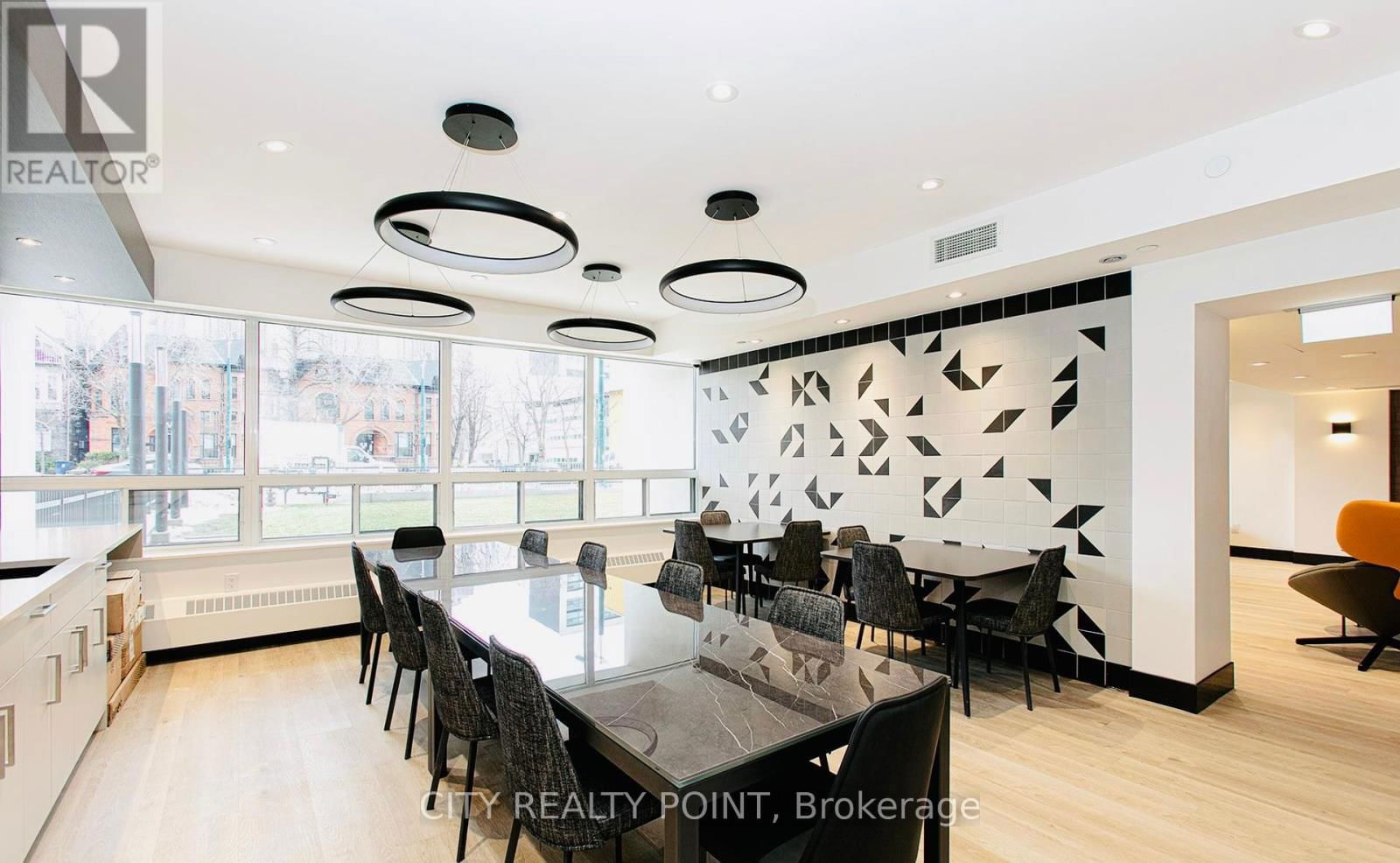 1010 - 666 SPADINA AVENUE Image 12