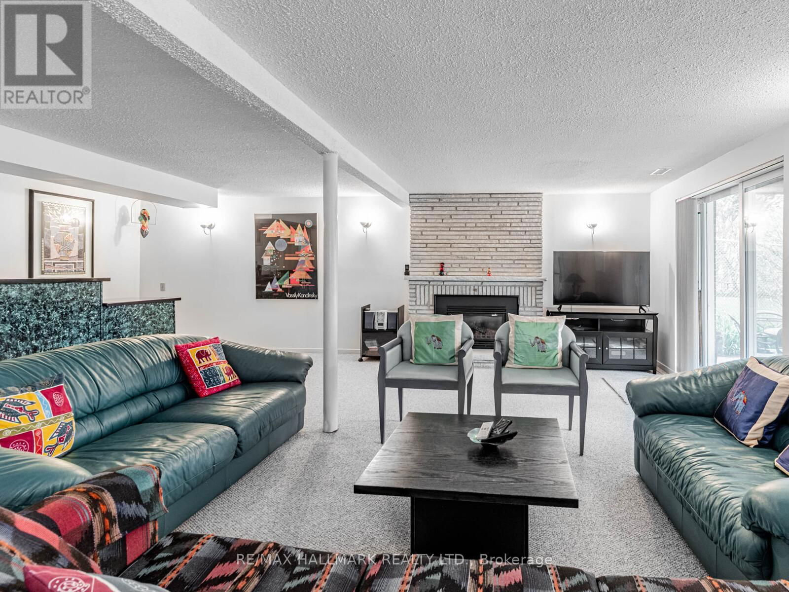 85 AMES CIRCLE Image 19