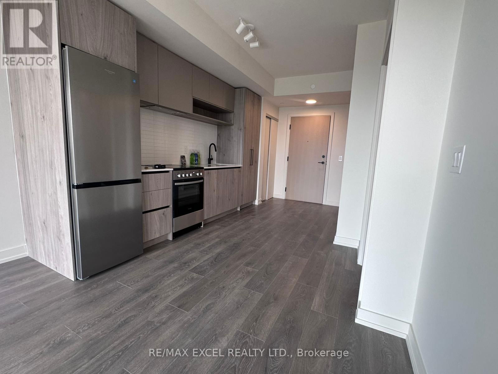 603 - 181 STERLING ROAD Image 2