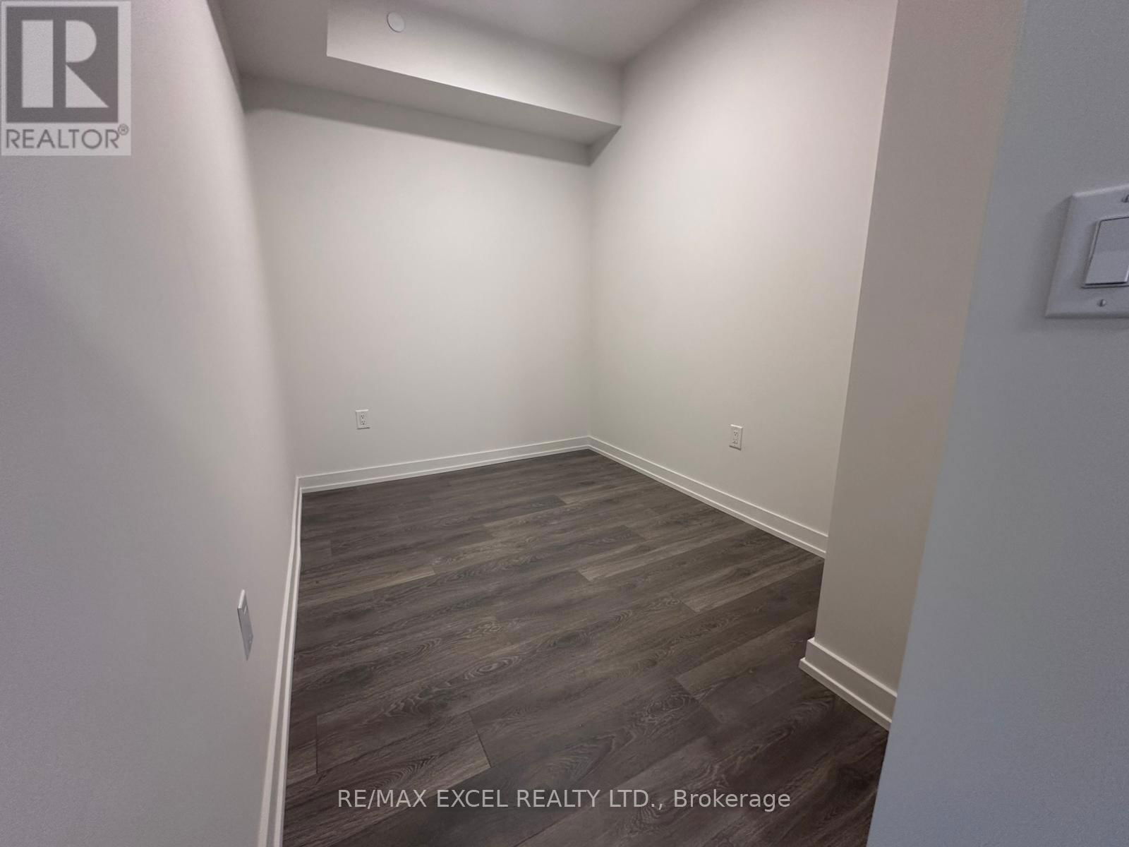 603 - 181 STERLING ROAD Image 3