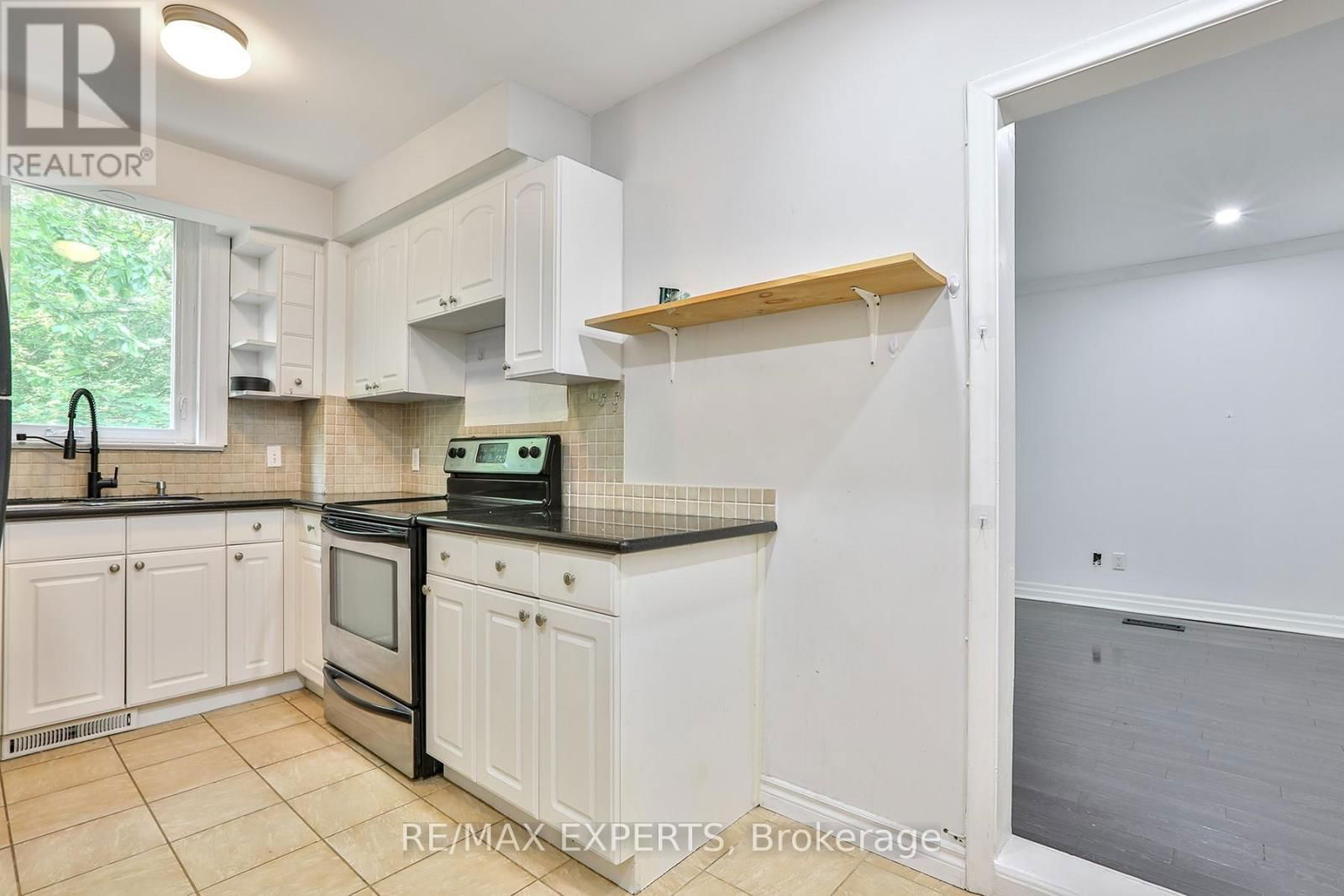 2 - 237 DOUGLAS AVENUE Image 10