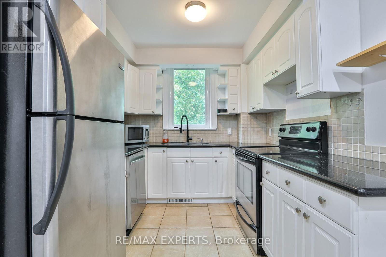 2 - 237 DOUGLAS AVENUE Image 11