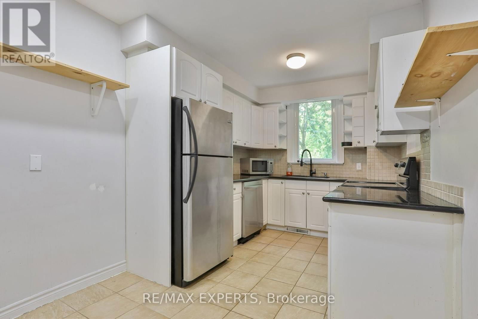 2 - 237 DOUGLAS AVENUE Image 12