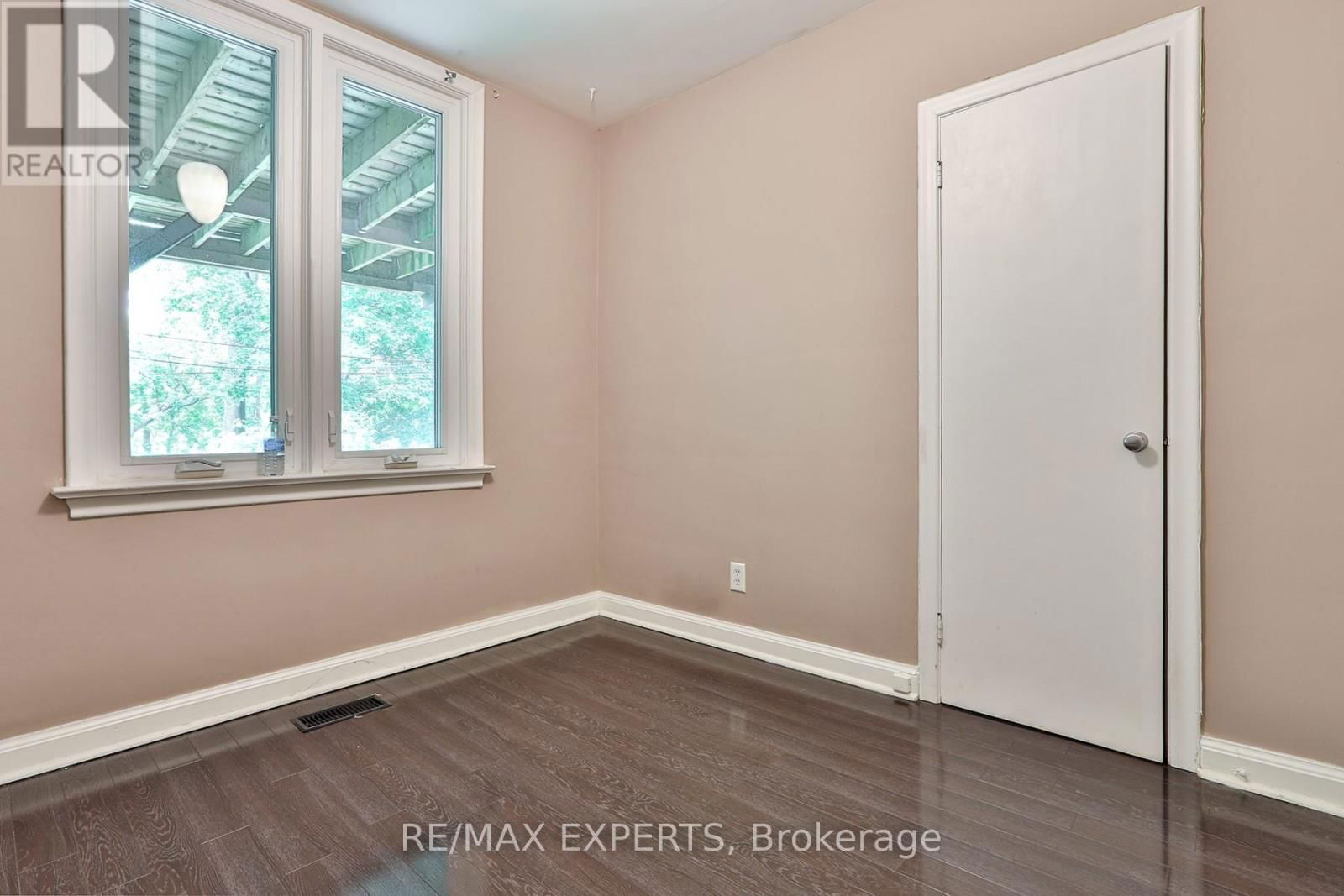 2 - 237 DOUGLAS AVENUE Image 14
