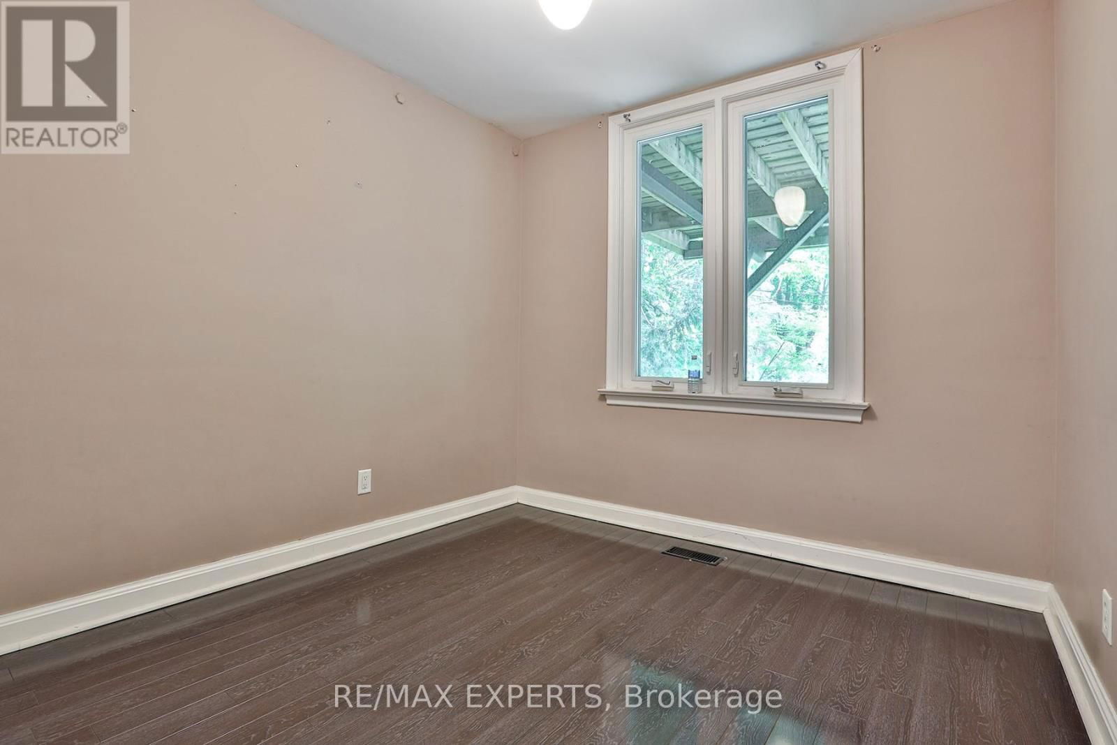 2 - 237 DOUGLAS AVENUE Image 15