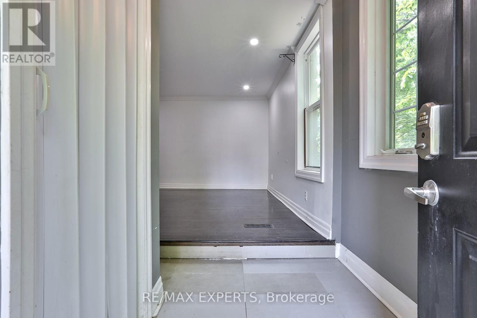 2 - 237 DOUGLAS AVENUE Image 3