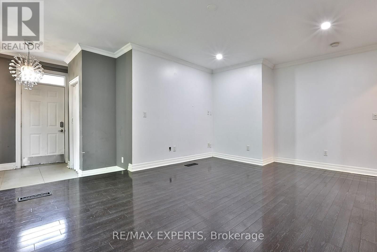 2 - 237 DOUGLAS AVENUE Image 5