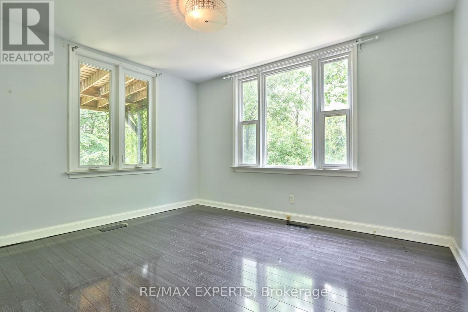 2 - 237 DOUGLAS AVENUE Image 8