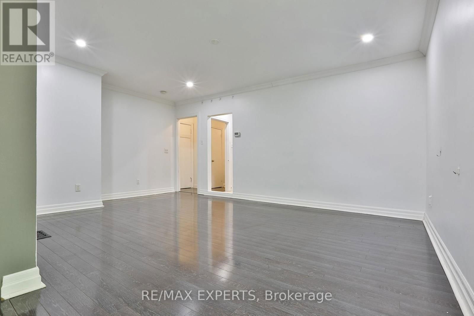 2 - 237 DOUGLAS AVENUE Image 9