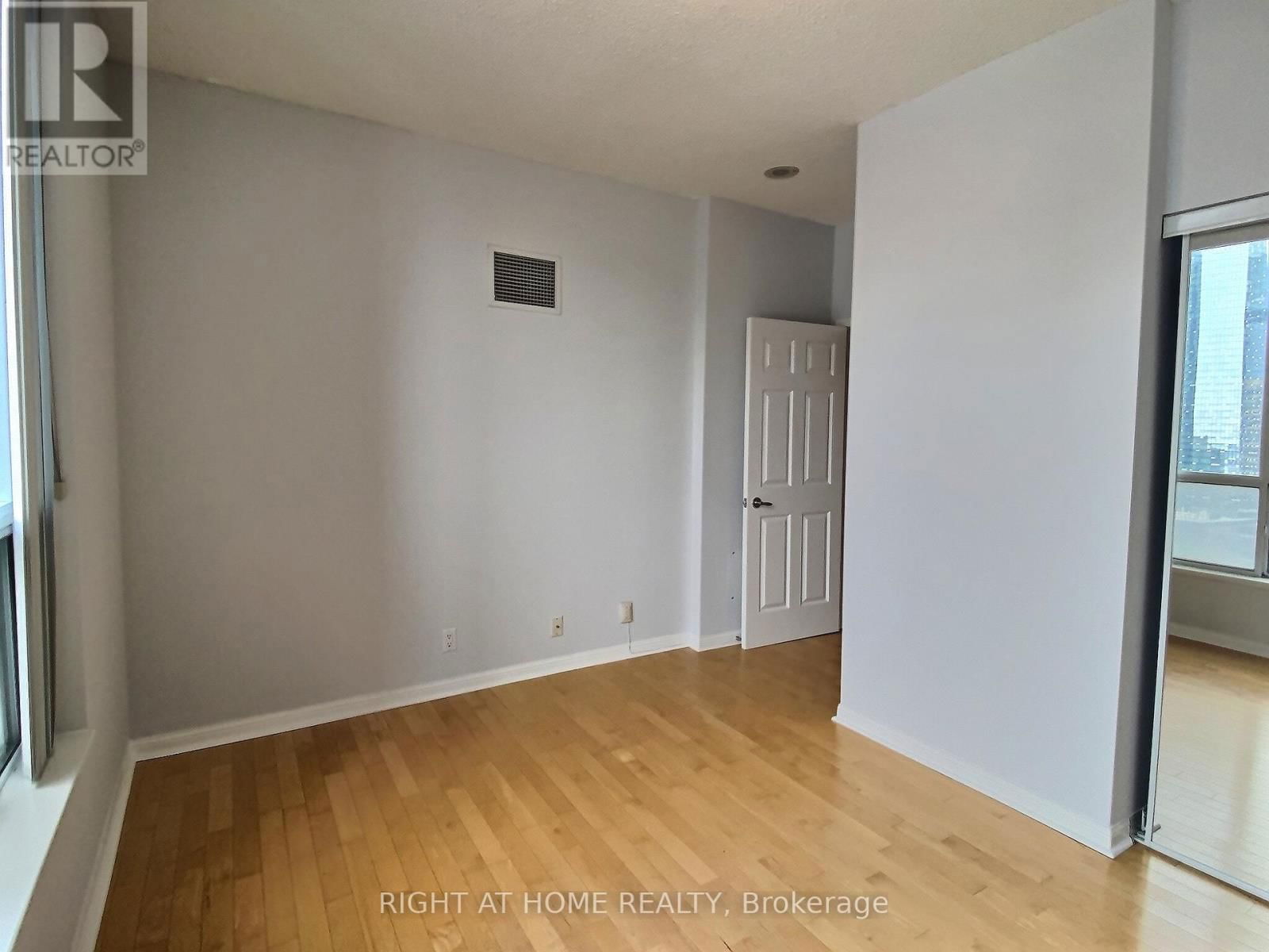 2125 - 230 QUEENS QUAY WEST Image 16