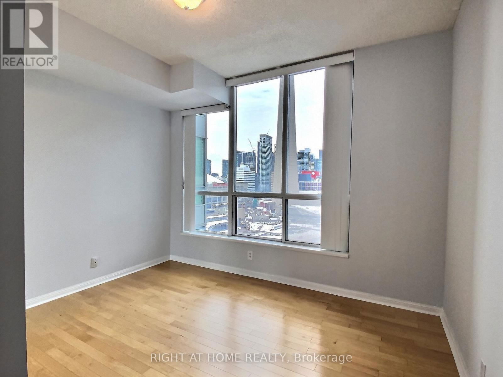 2125 - 230 QUEENS QUAY WEST Image 18