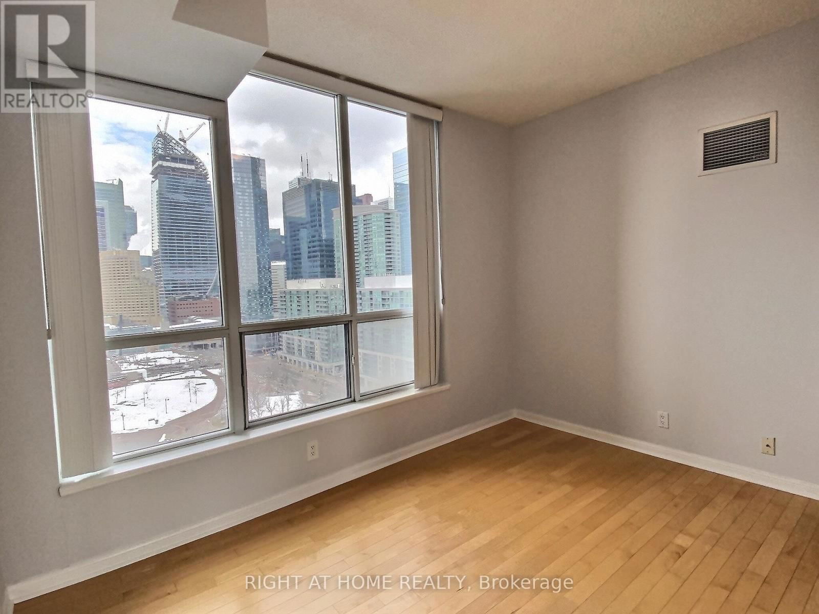 2125 - 230 QUEENS QUAY WEST Image 19