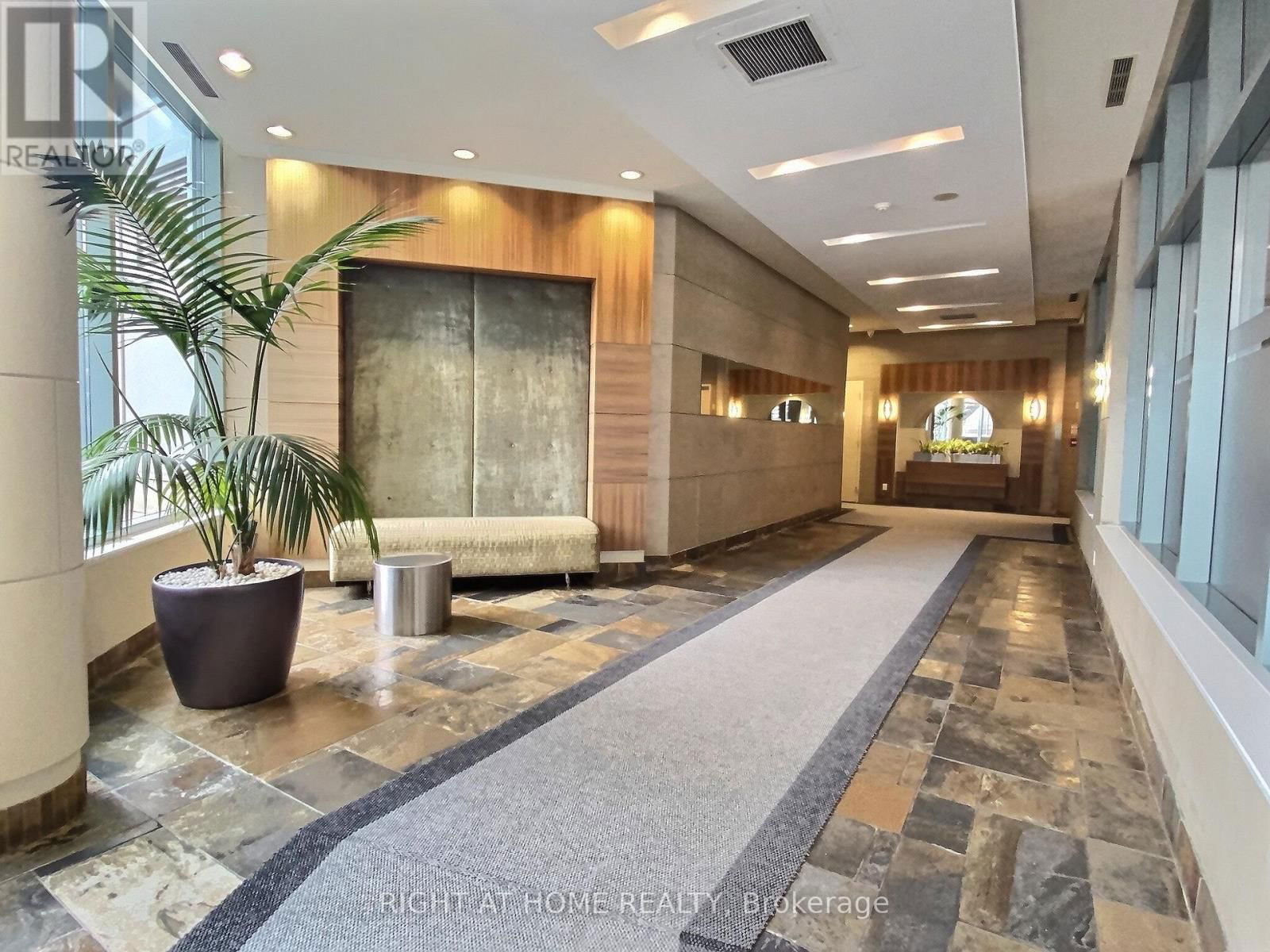 2125 - 230 QUEENS QUAY WEST Image 4