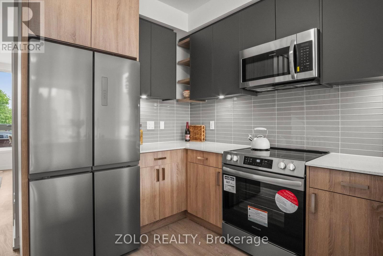 30 DEEP ROOTS TERRACE Image 11