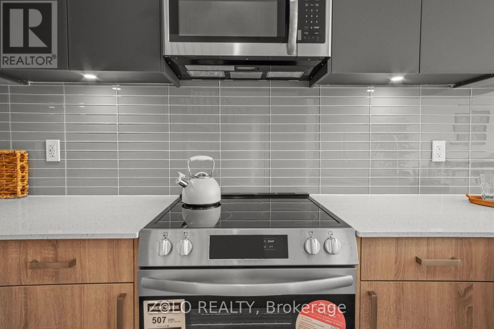 30 DEEP ROOTS TERRACE Image 12