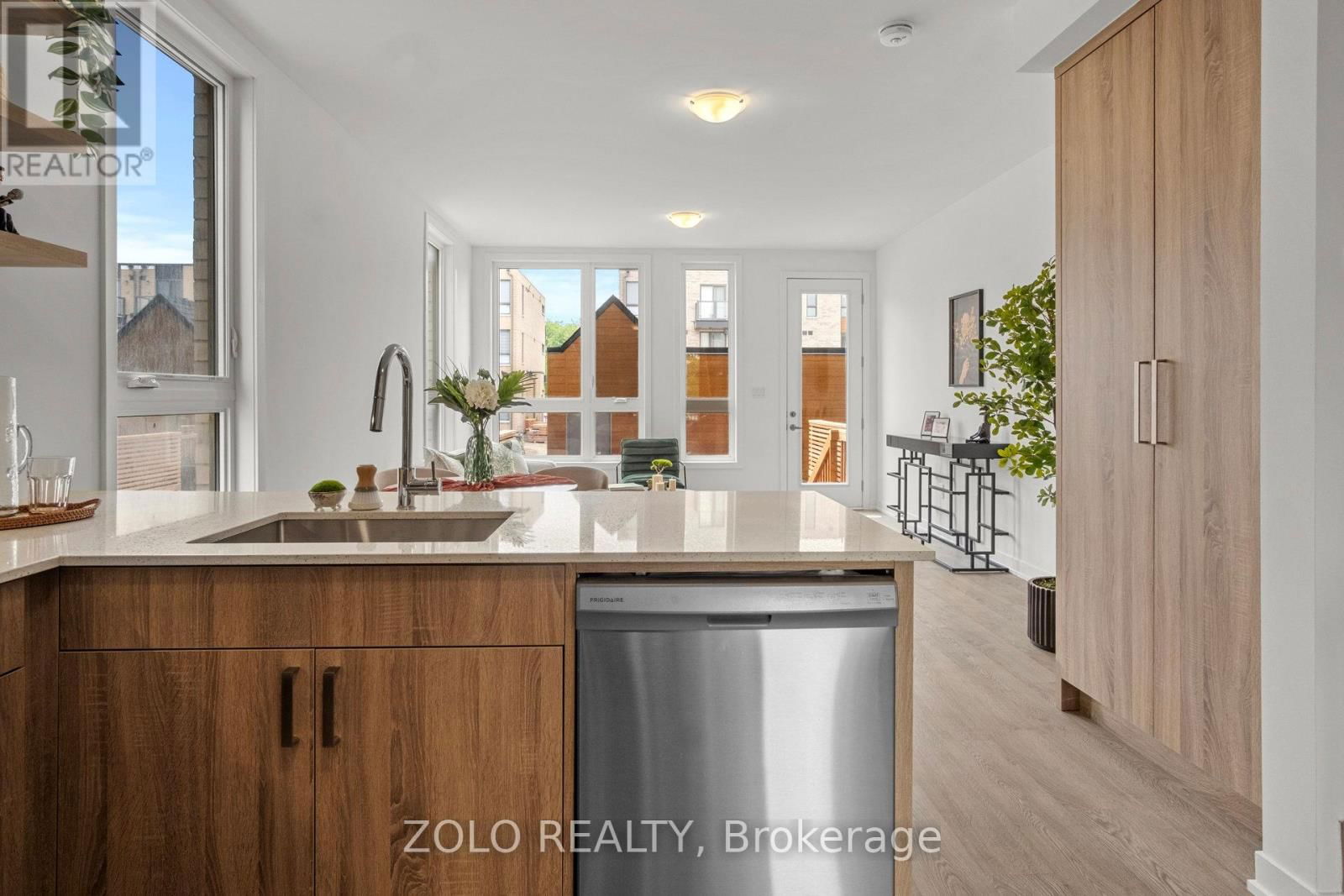 30 DEEP ROOTS TERRACE Image 13
