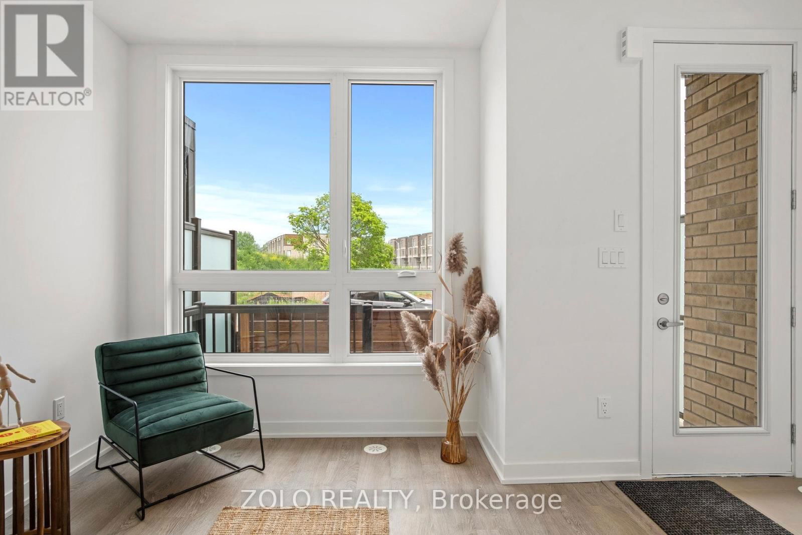 30 DEEP ROOTS TERRACE Image 17