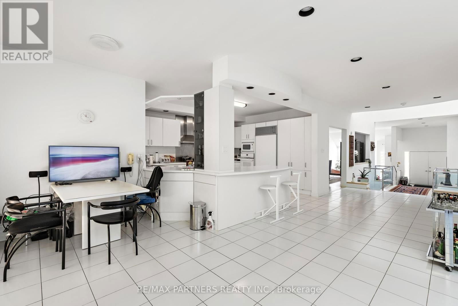 382 PARKVIEW AVENUE Image 12